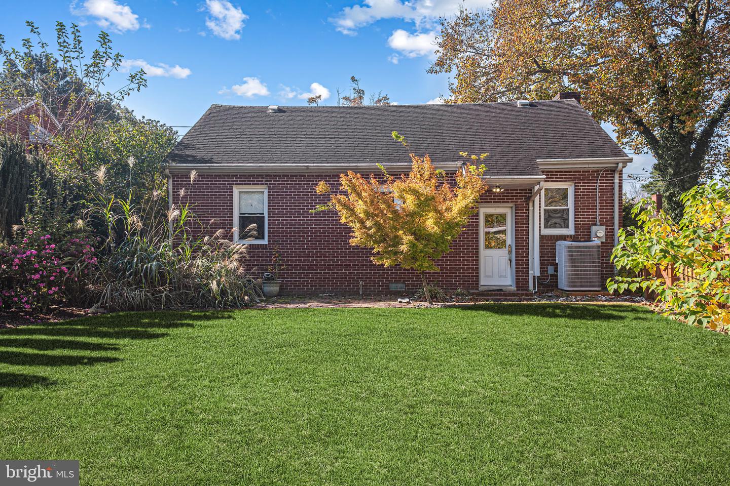 907 Walnut St