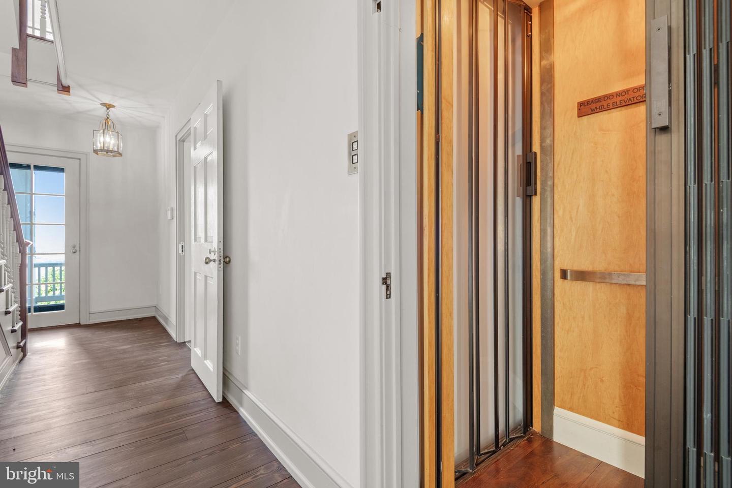 6995 ROUNDTOP LANE