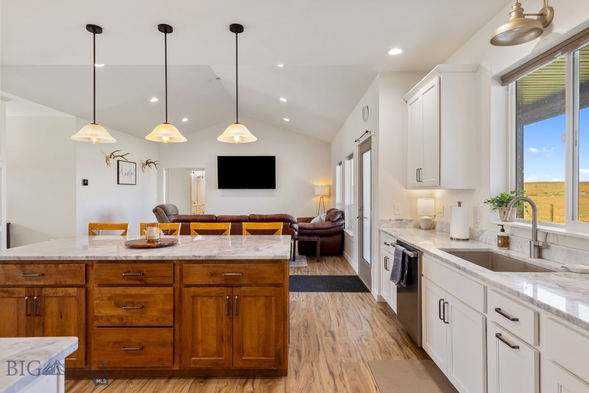 10 Mackenzie Mountain Way