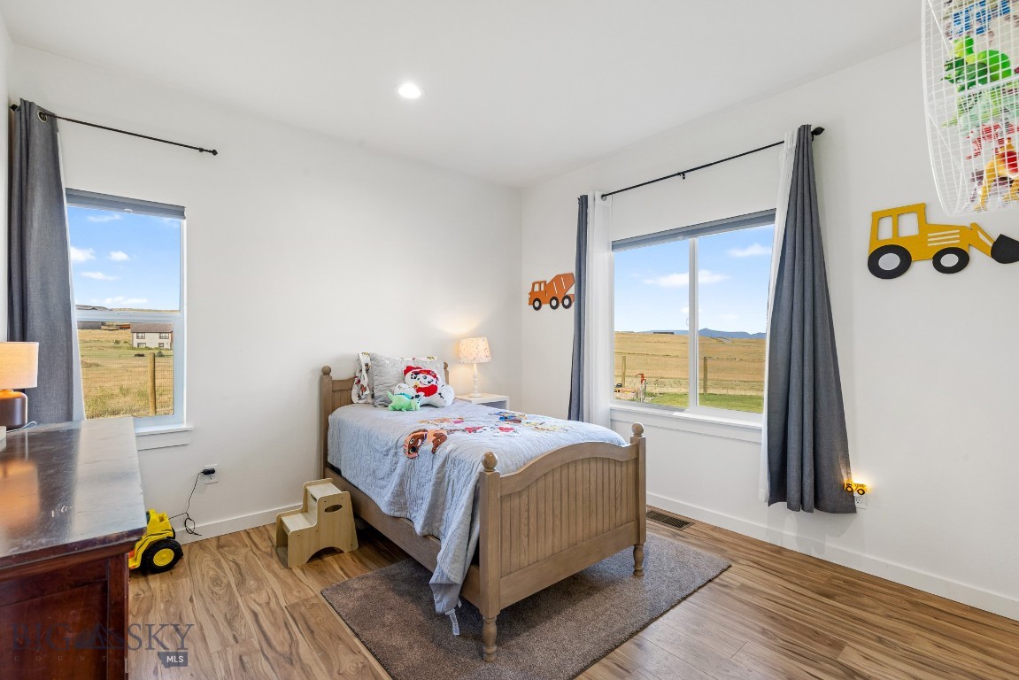 10 Mackenzie Mountain Way