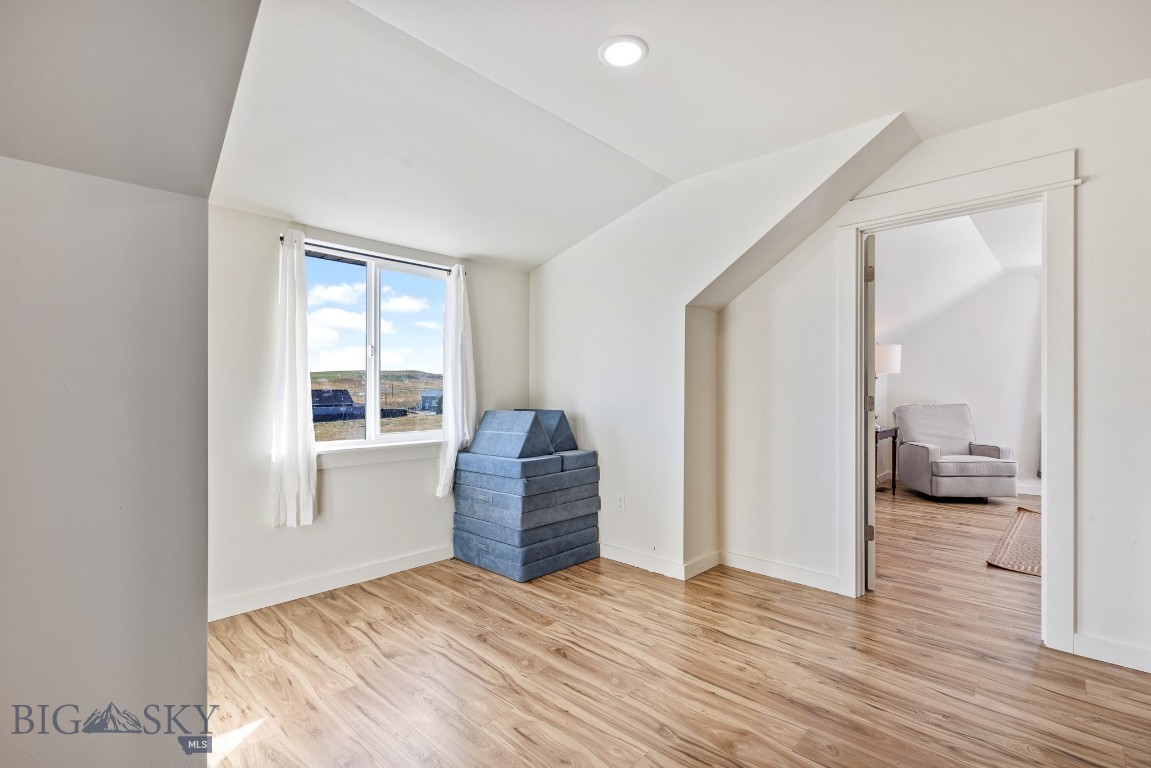 10 Mackenzie Mountain Way