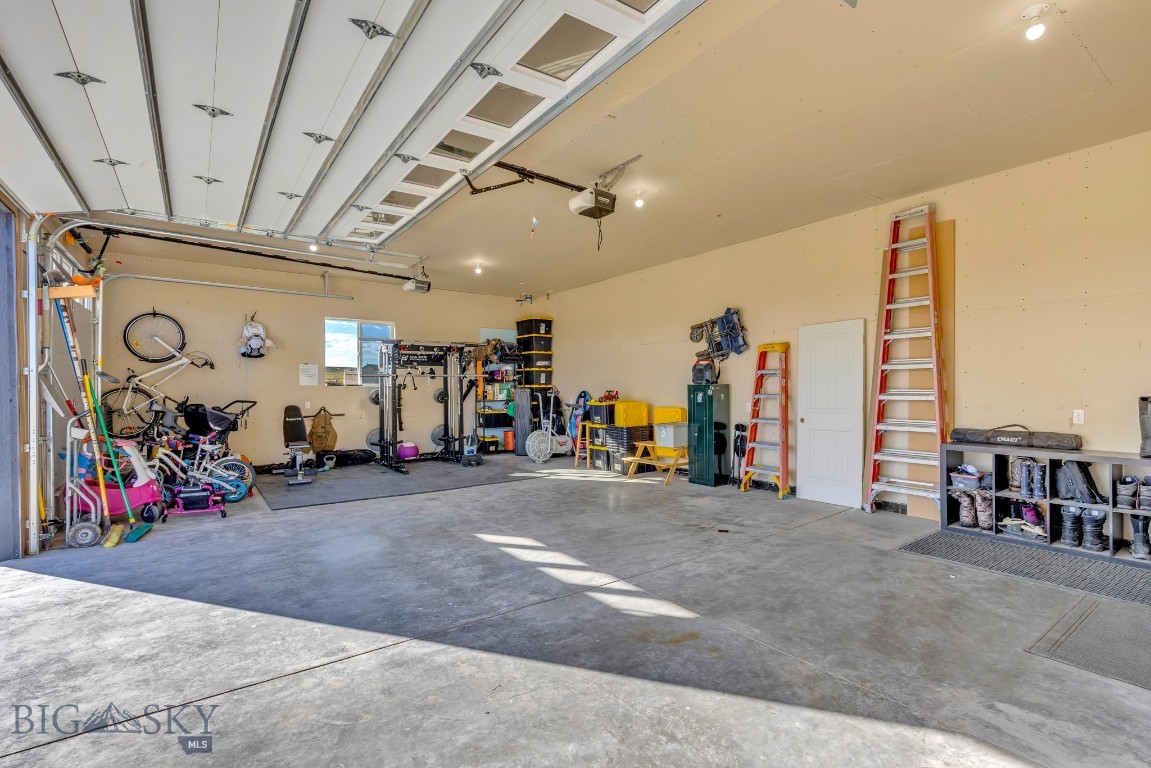 10 Mackenzie Mountain Way