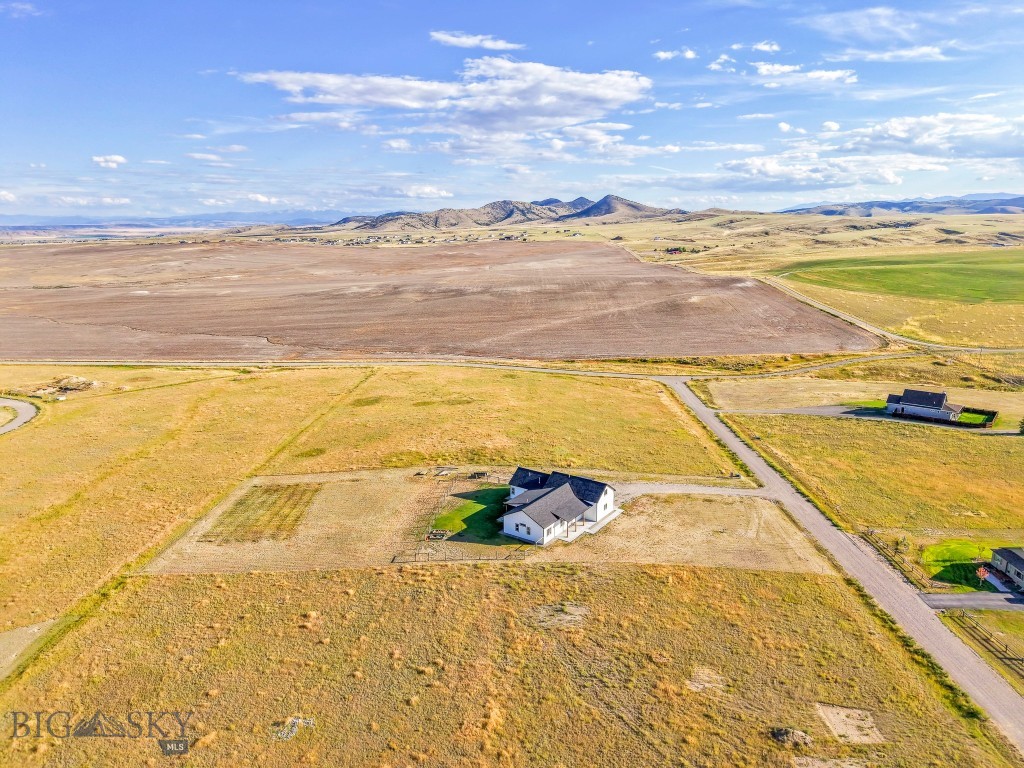 10 Mackenzie Mountain Way