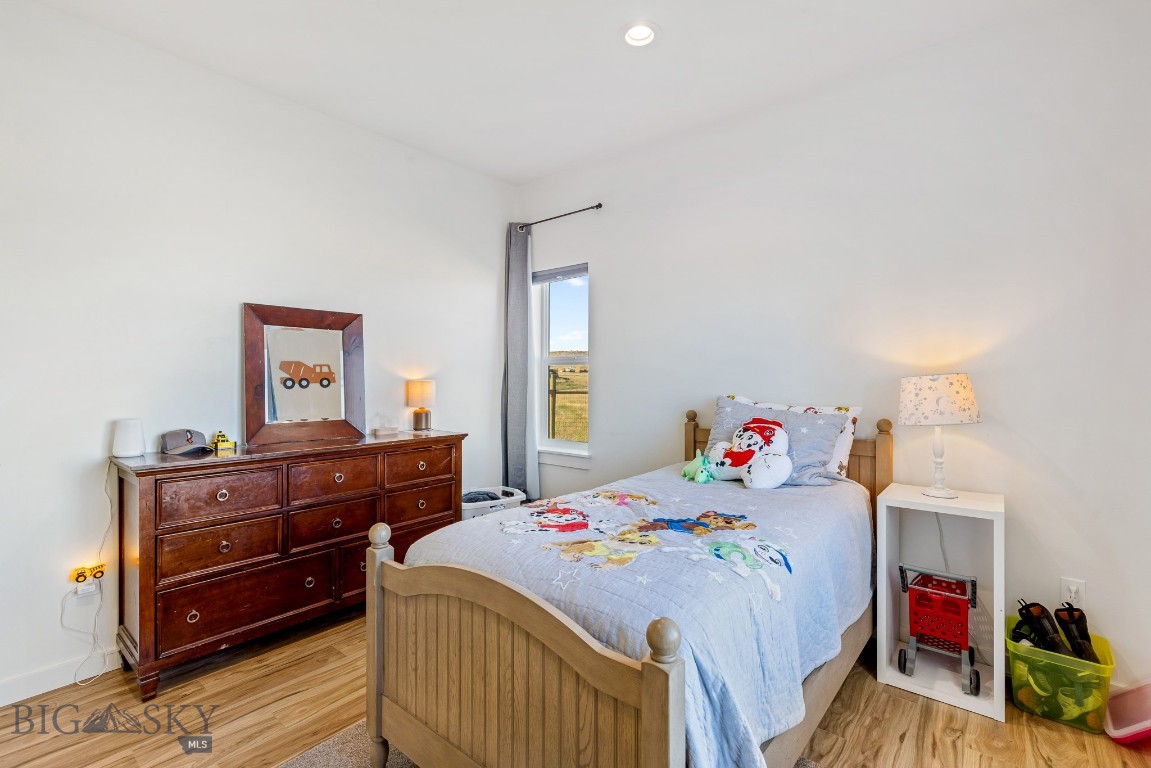 10 Mackenzie Mountain Way