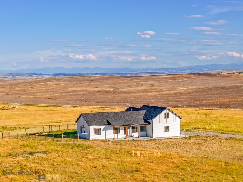 10 Mackenzie Mountain Way