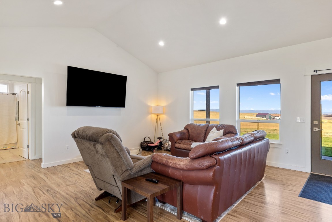 10 Mackenzie Mountain Way