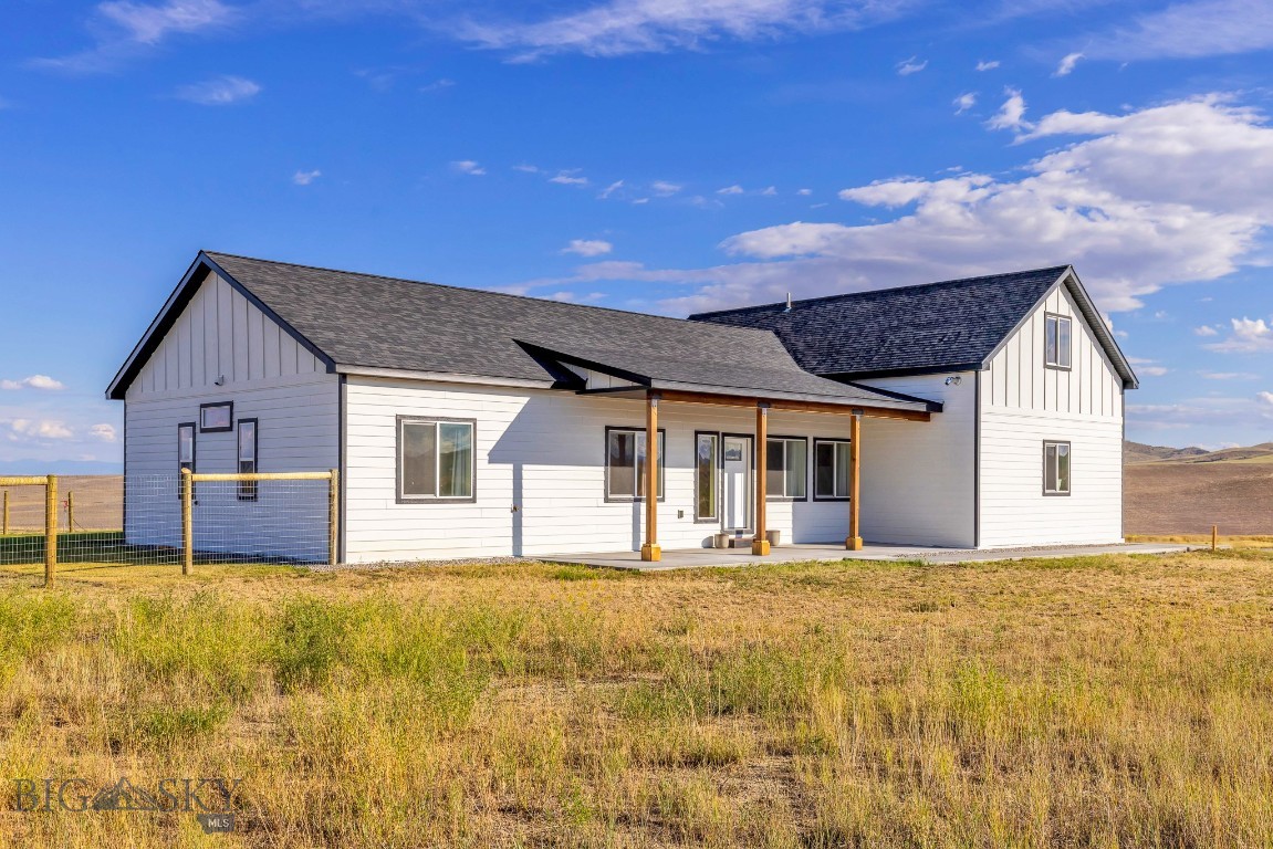 10 Mackenzie Mountain Way