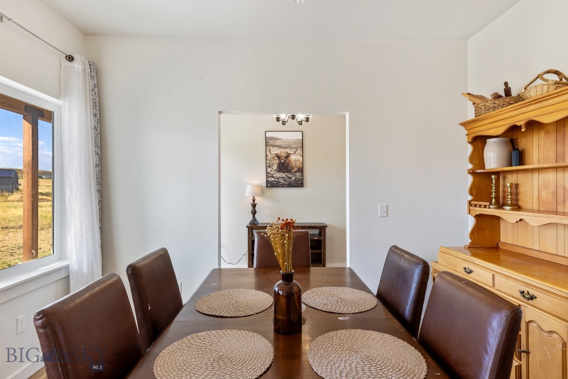 10 Mackenzie Mountain Way