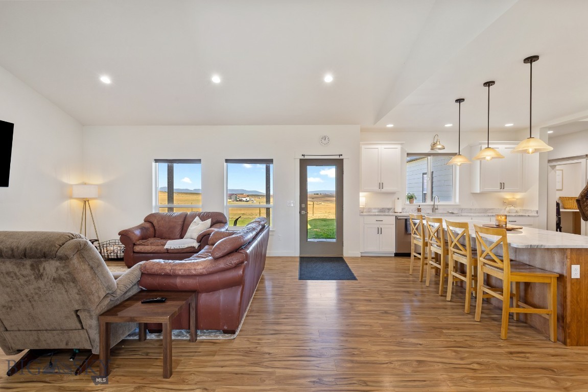 10 Mackenzie Mountain Way