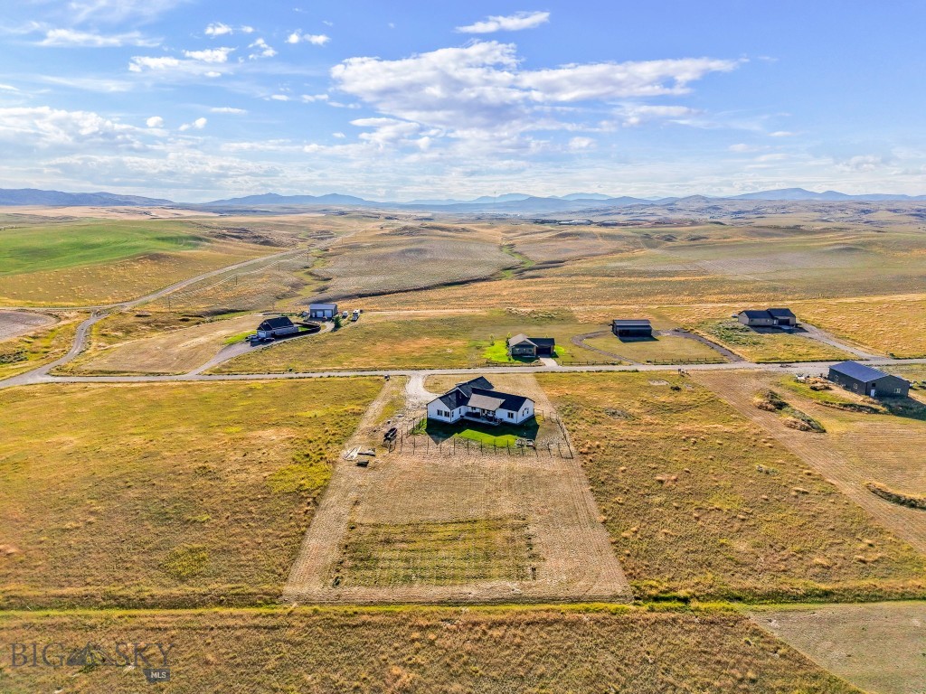 10 Mackenzie Mountain Way