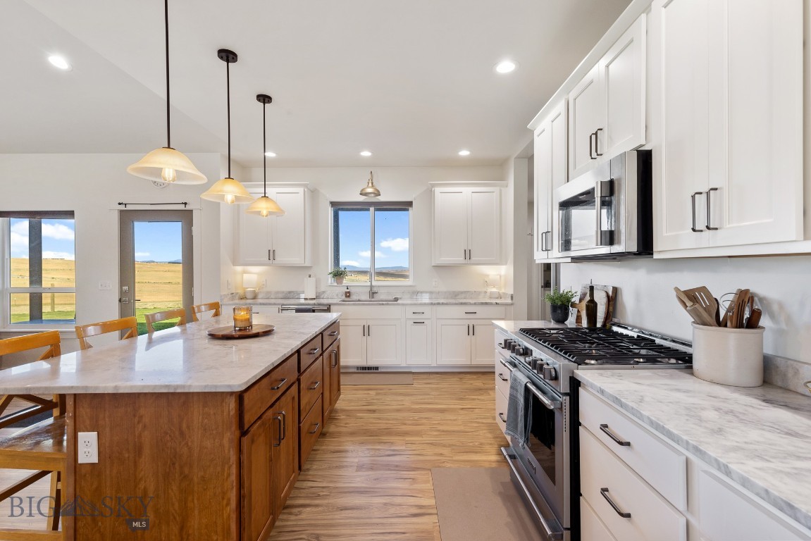 10 Mackenzie Mountain Way