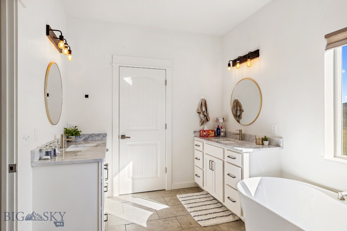 10 Mackenzie Mountain Way