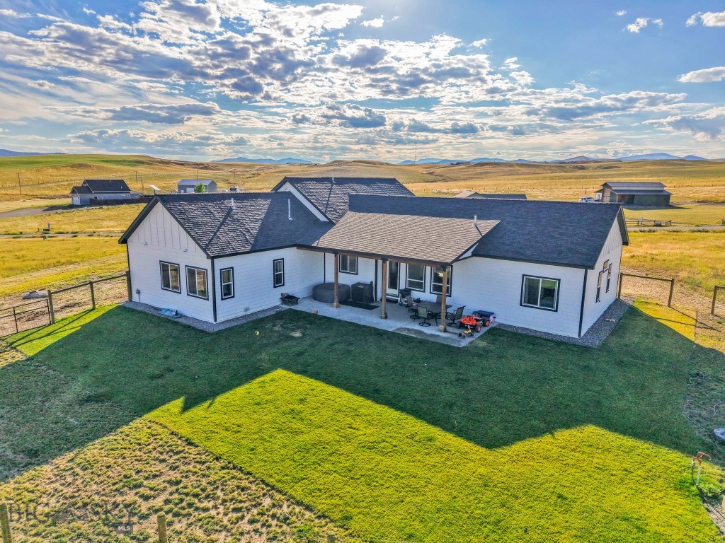 10 Mackenzie Mountain Way