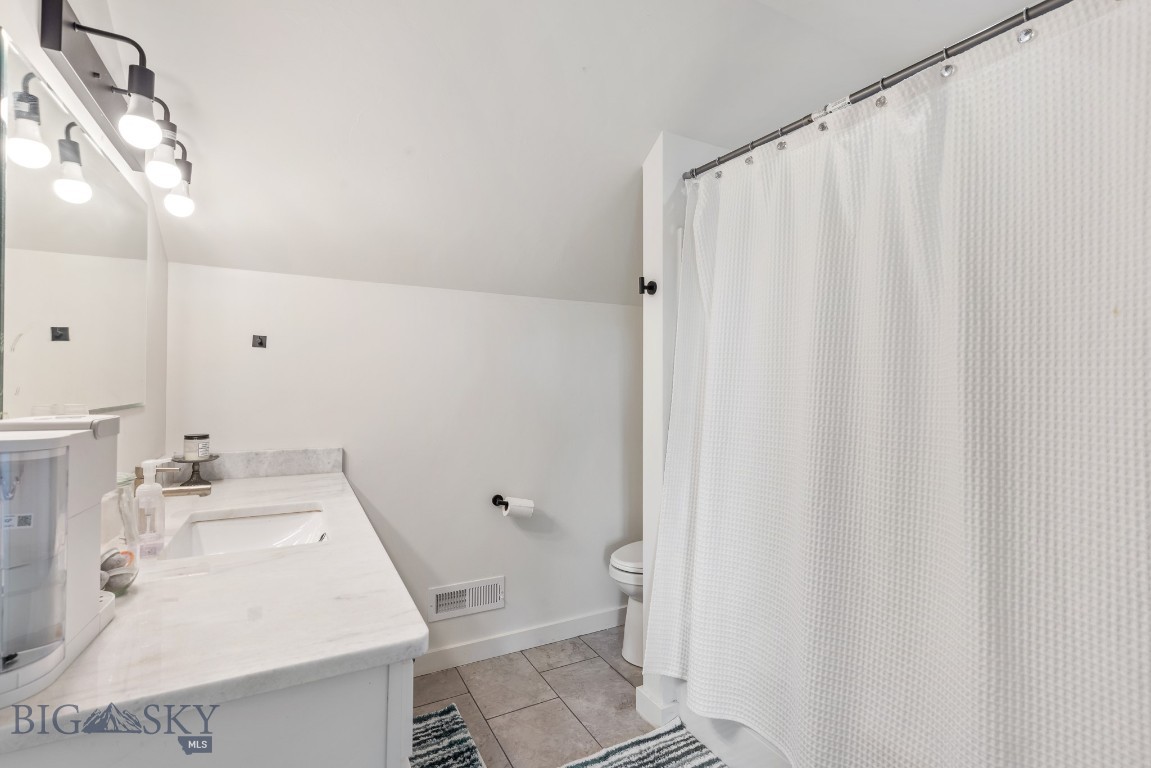 10 Mackenzie Mountain Way