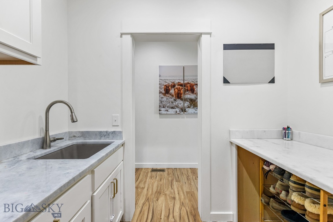 10 Mackenzie Mountain Way