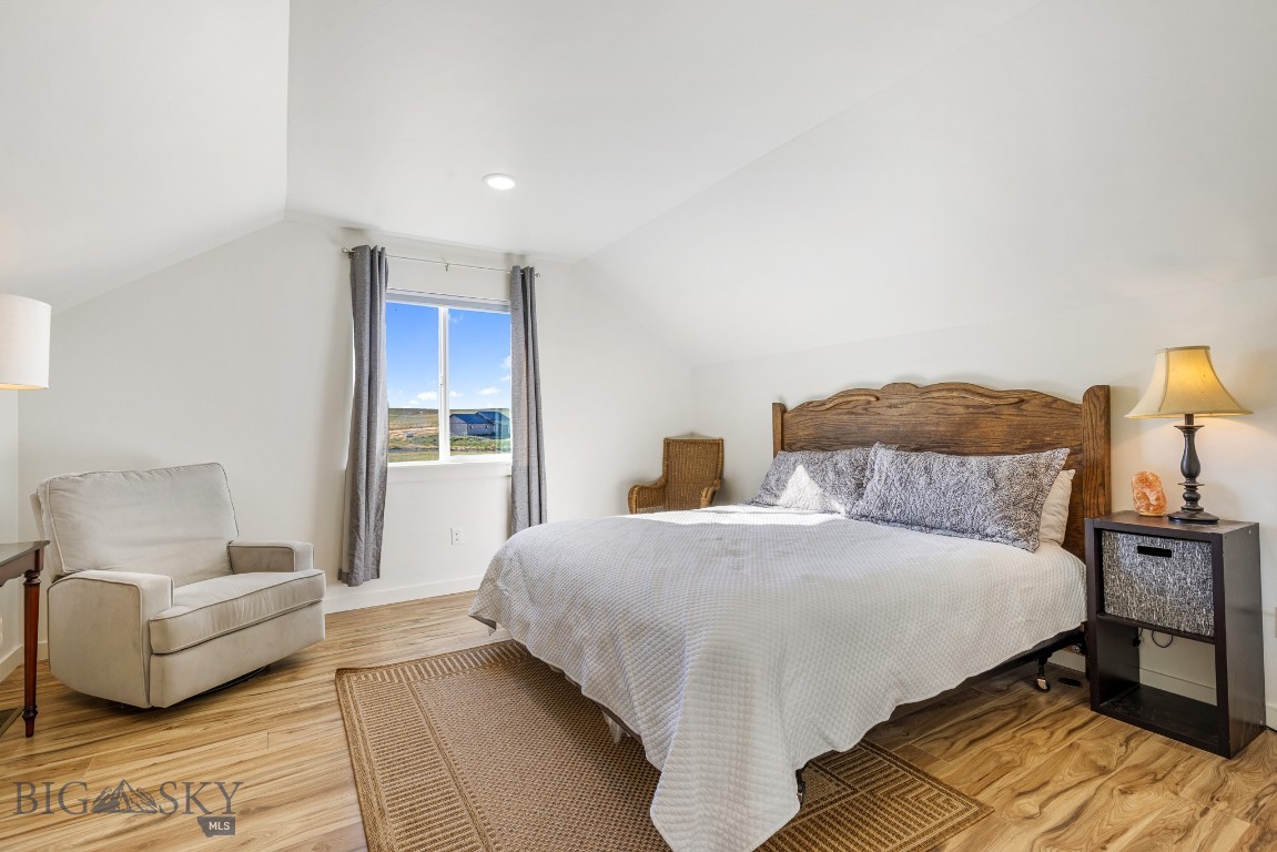 10 Mackenzie Mountain Way