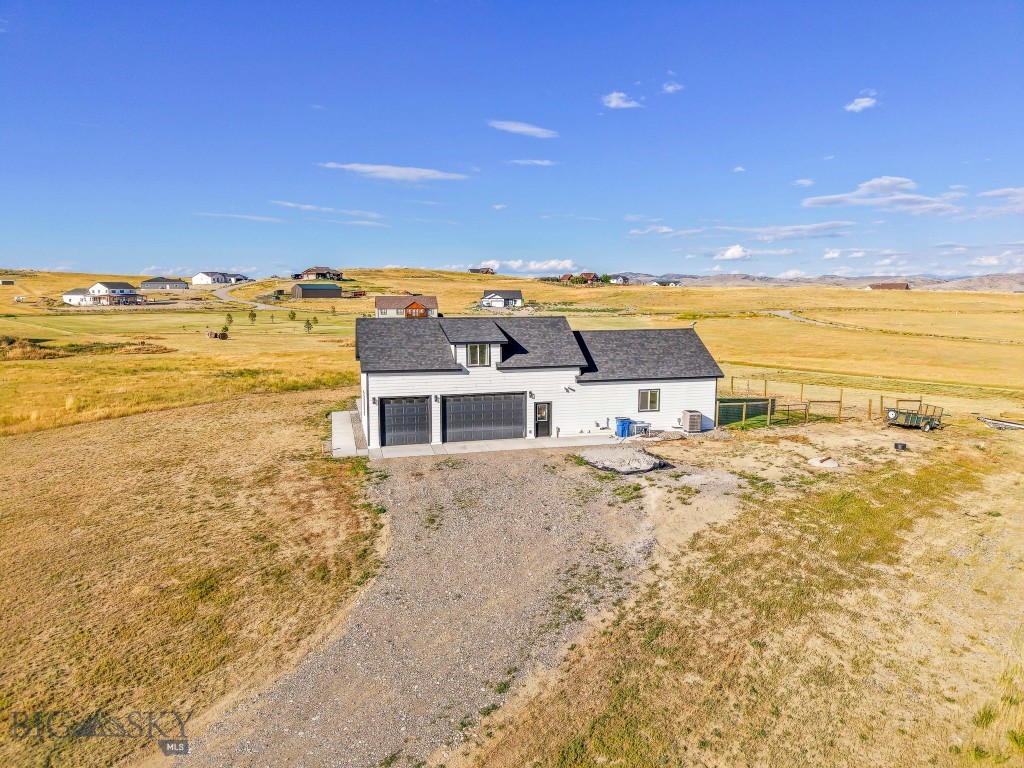 10 Mackenzie Mountain Way