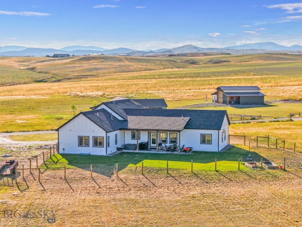 10 Mackenzie Mountain Way