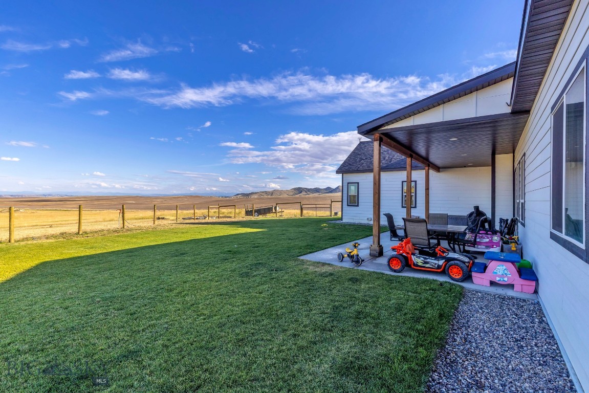 10 Mackenzie Mountain Way