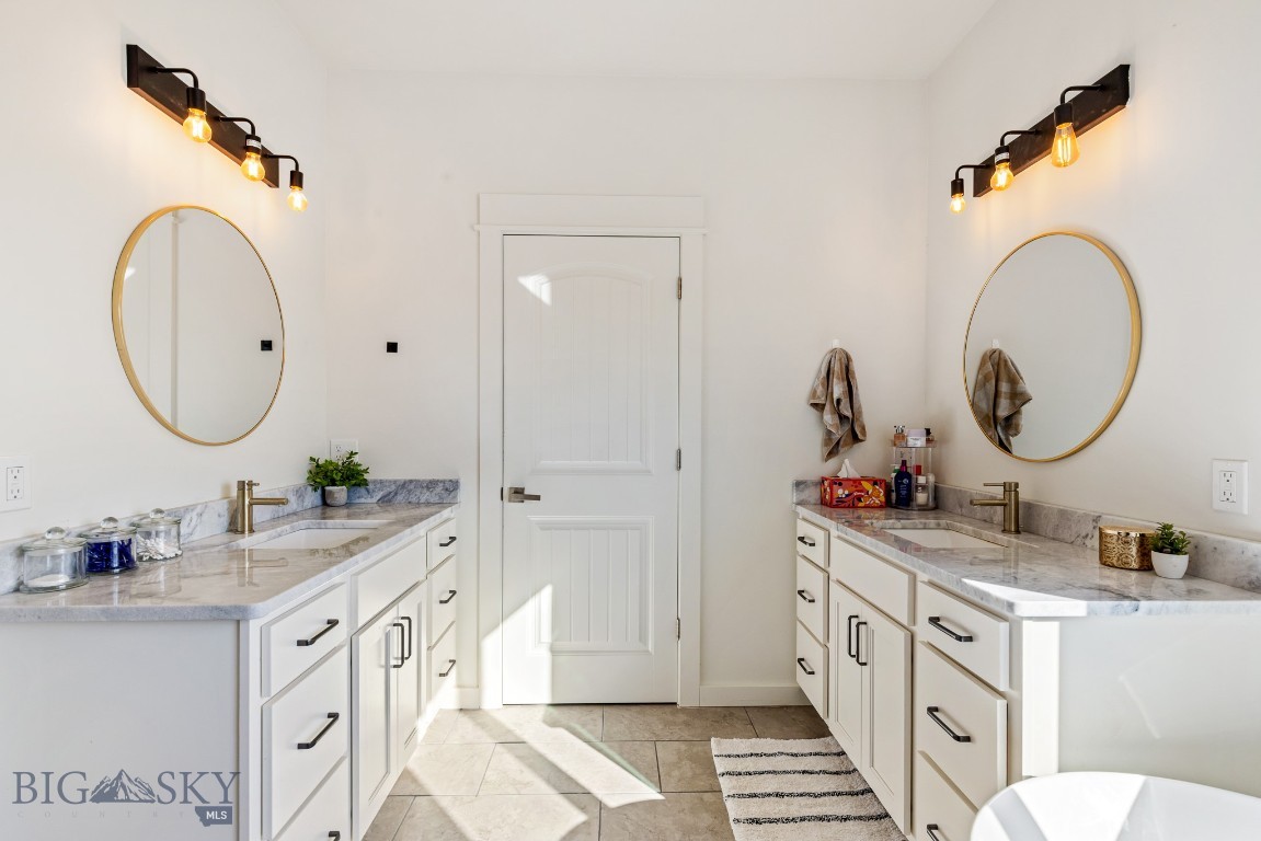 10 Mackenzie Mountain Way