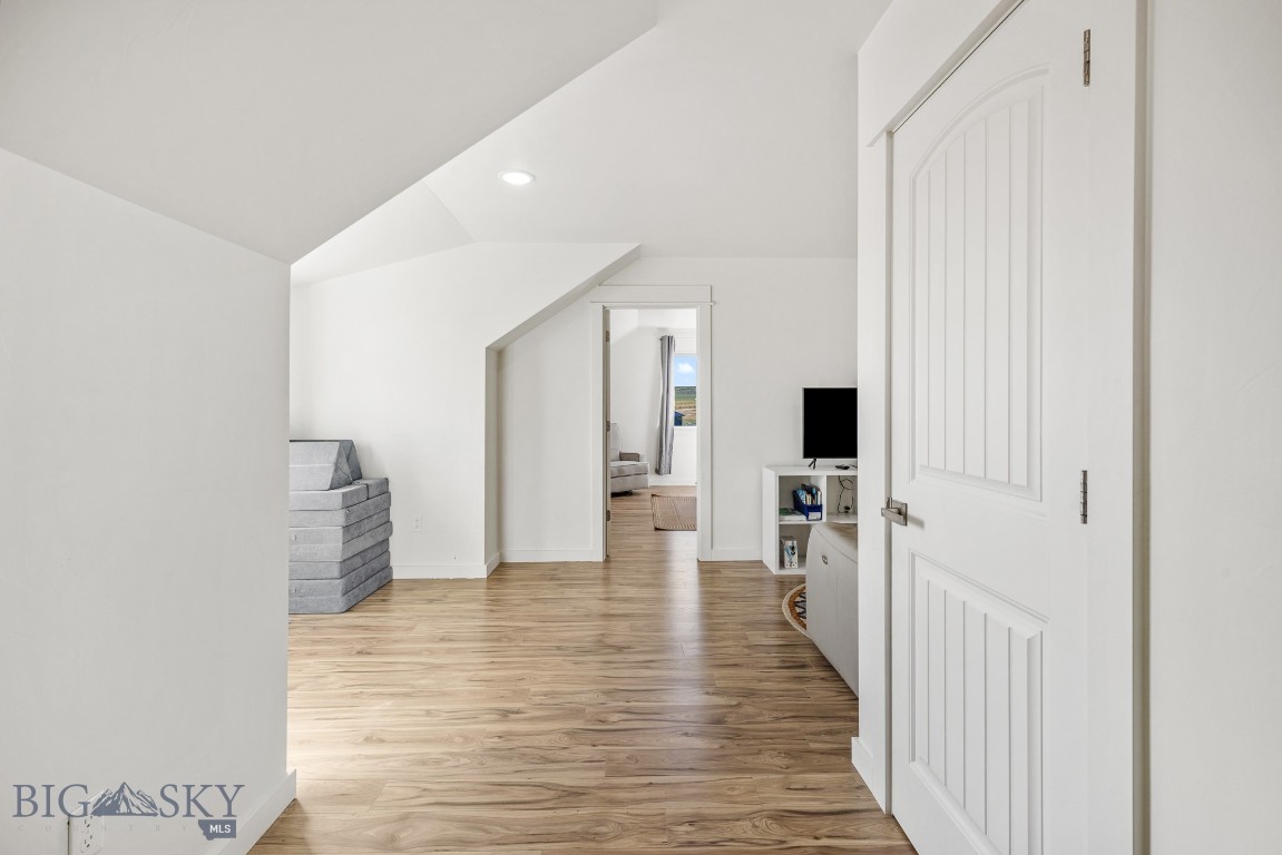 10 Mackenzie Mountain Way