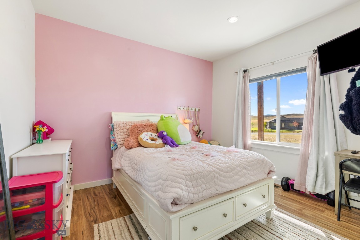 10 Mackenzie Mountain Way