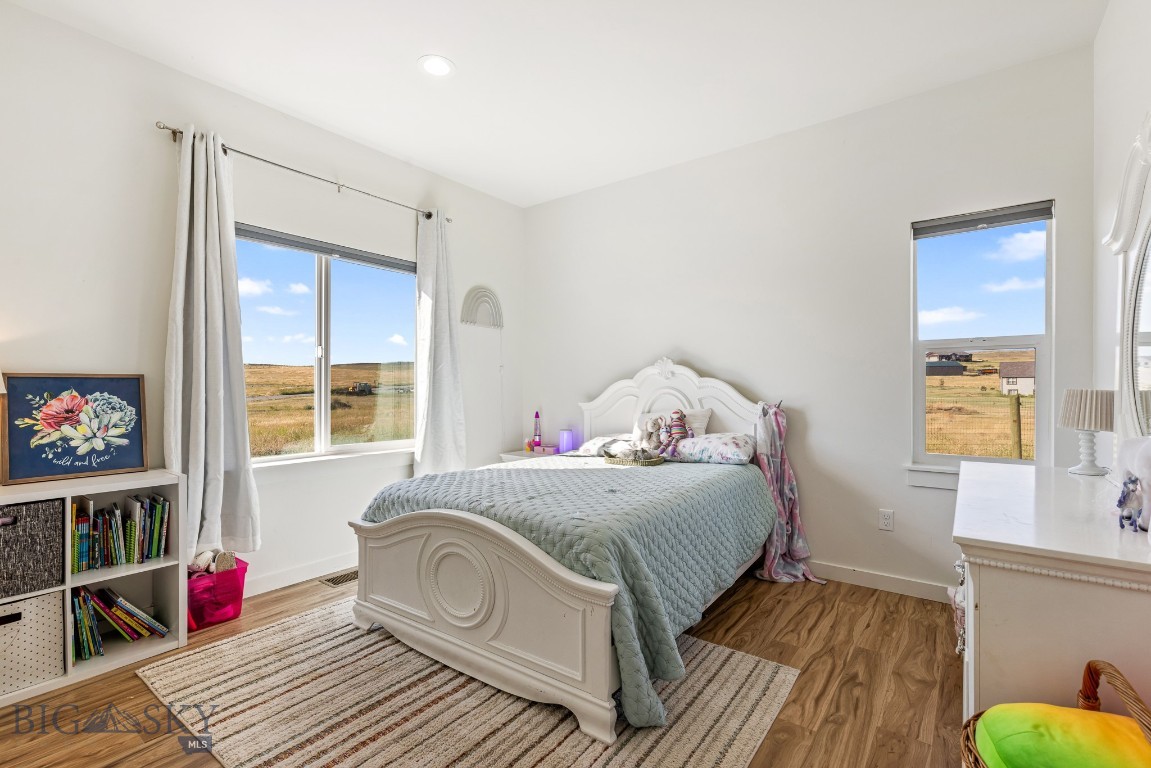 10 Mackenzie Mountain Way