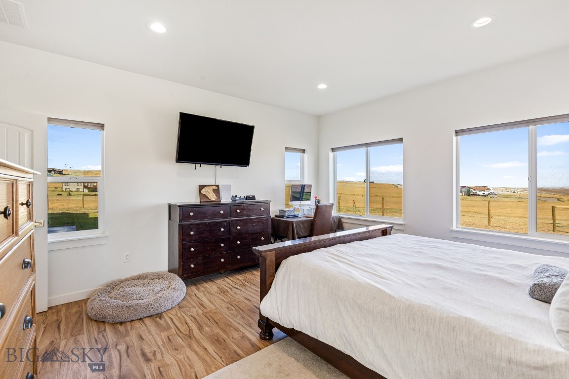 10 Mackenzie Mountain Way