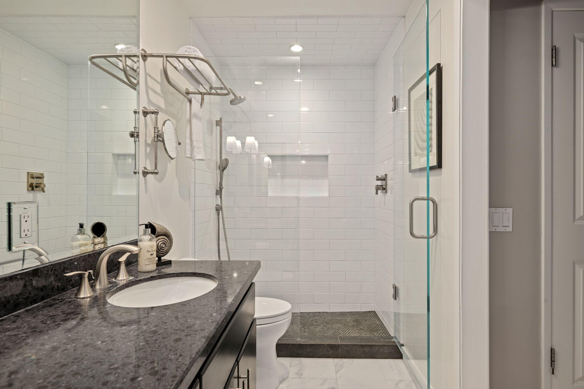 1701 Anacapa Street 9