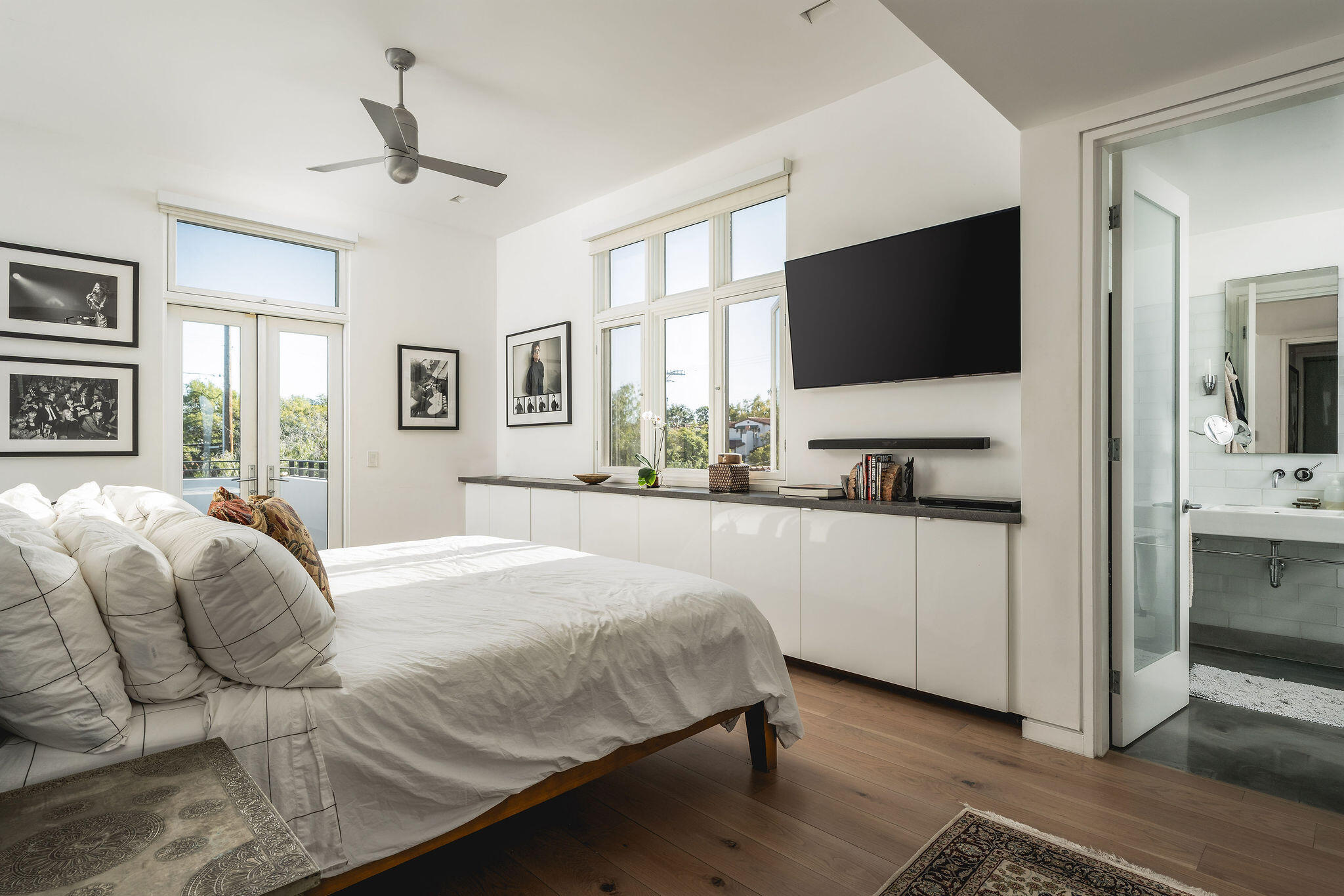 411 E Carrillo Street