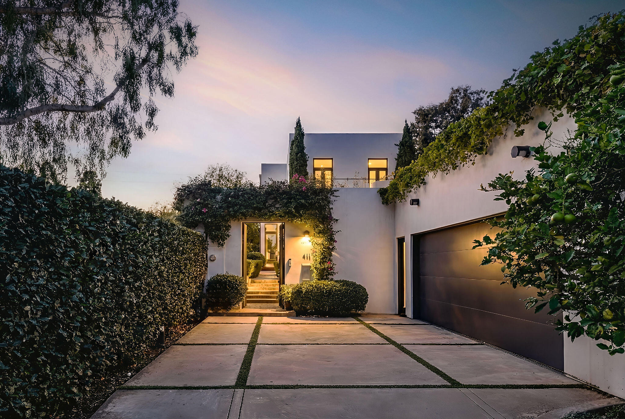 411 E Carrillo Street