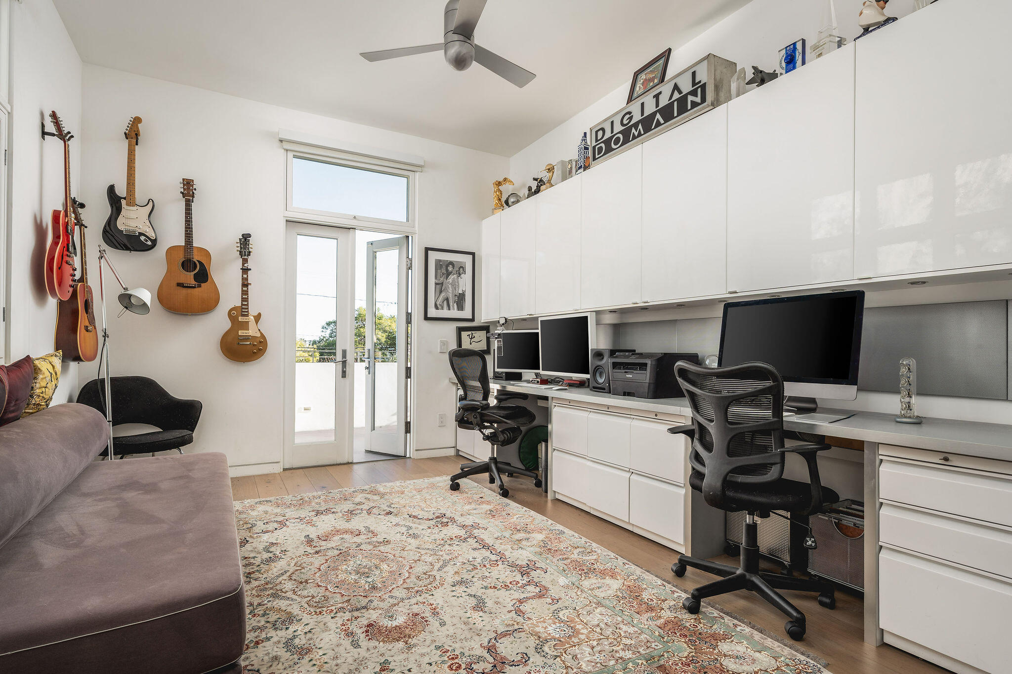 411 E Carrillo Street