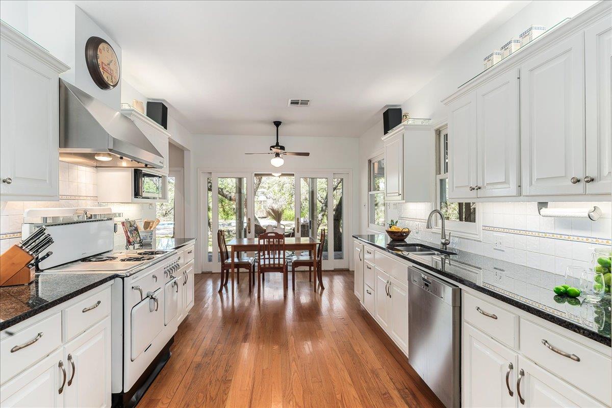 8300 SPANISH OAK CIR