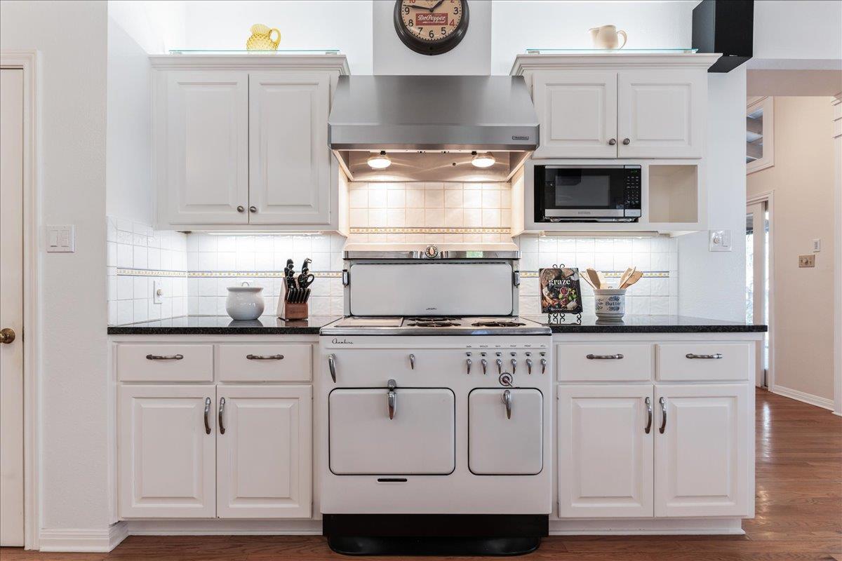 8300 SPANISH OAK CIR