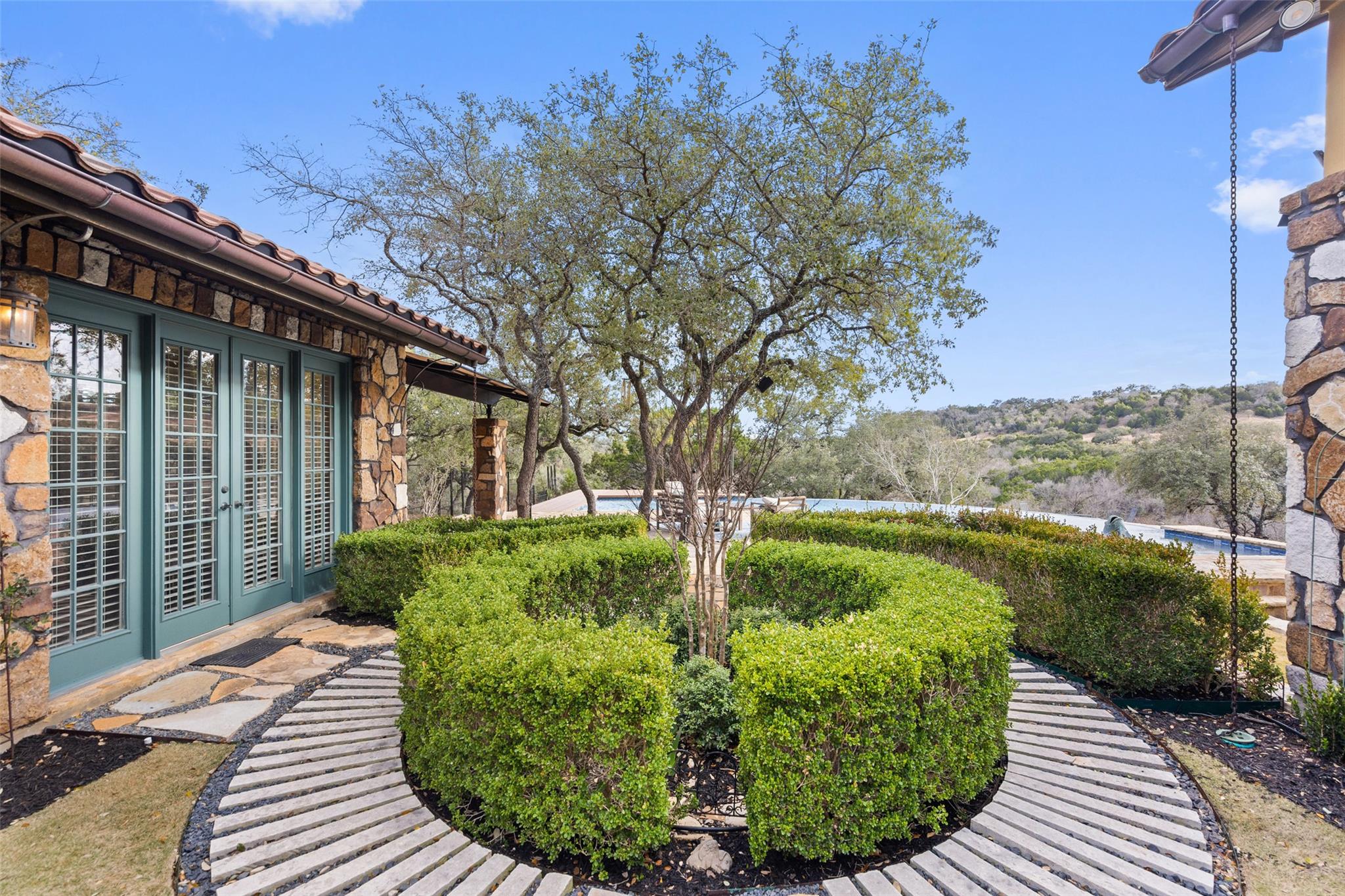 2808 & 2804 Fall Creek Estates DR