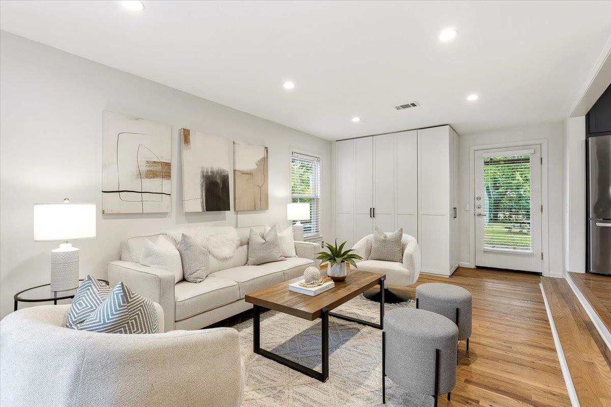5705 Duval ST