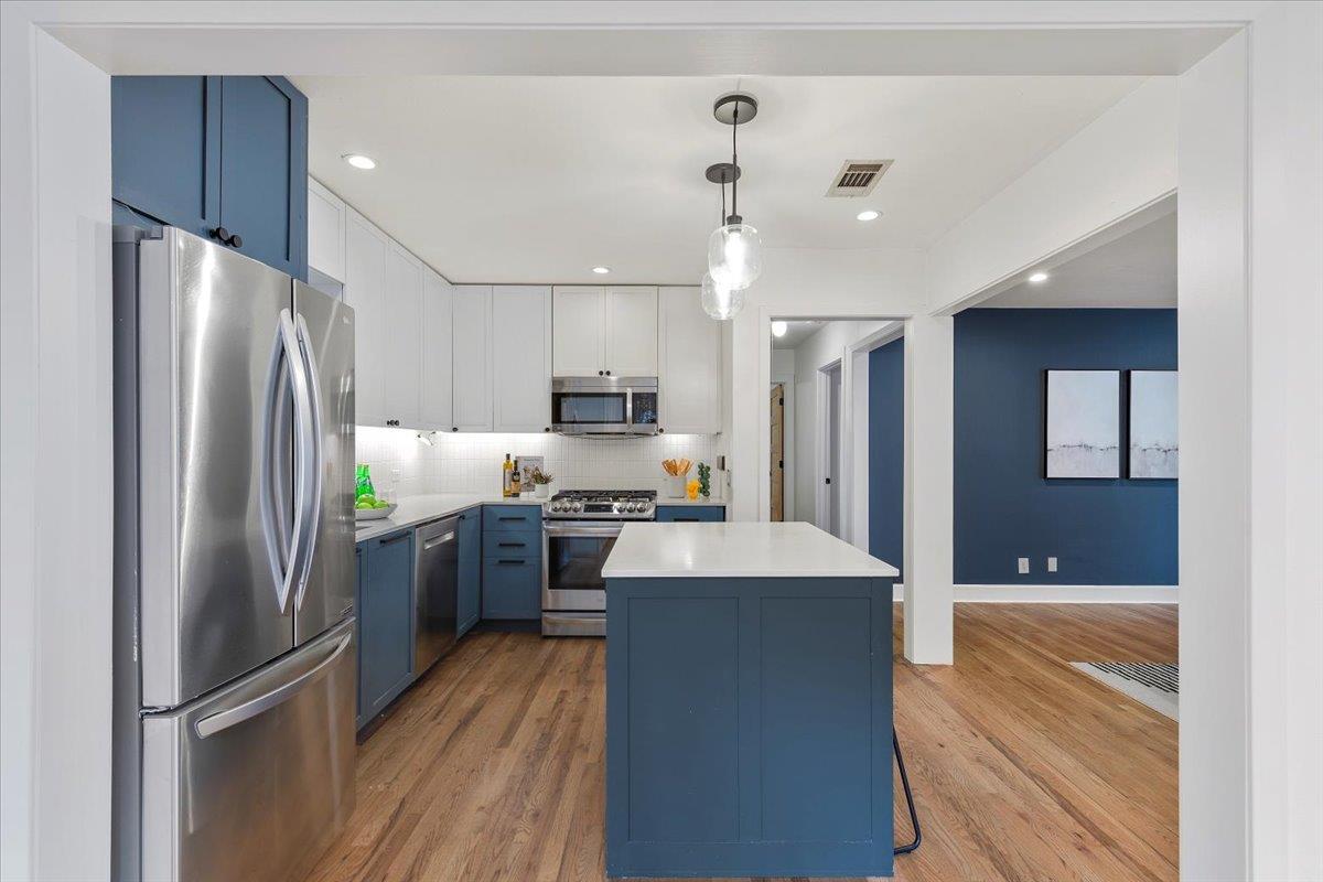 5705 Duval ST