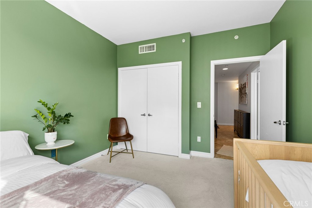 400 W Ocean Boulevard 1603