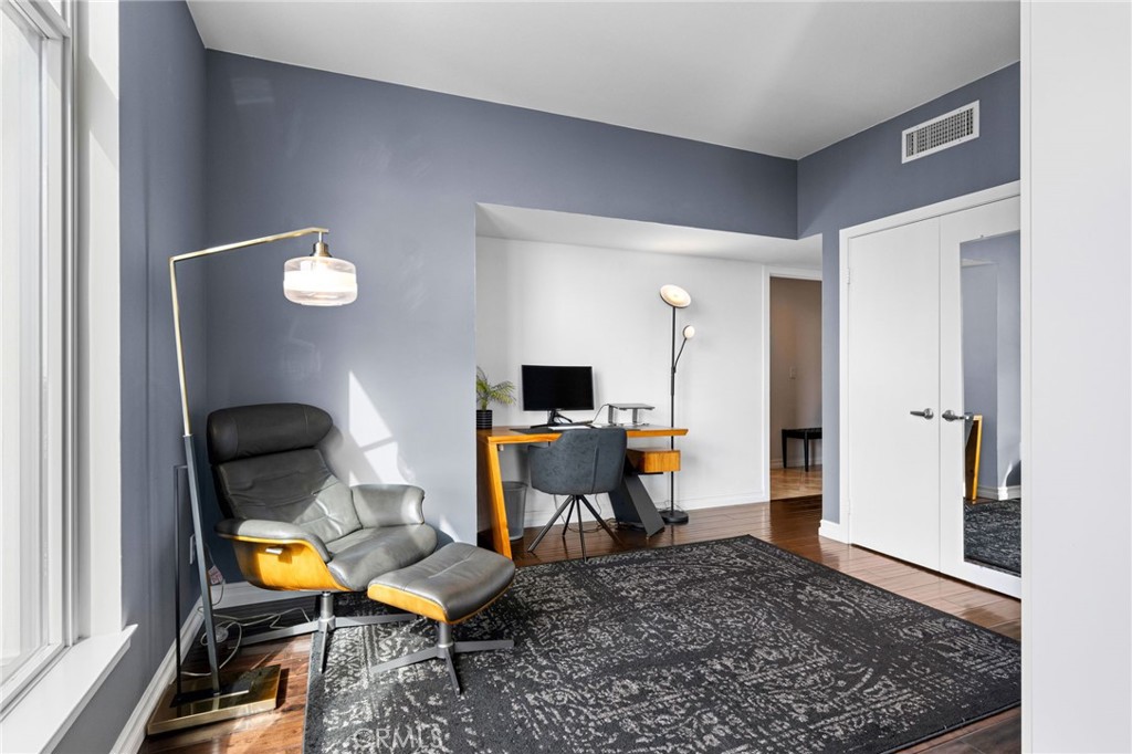 400 W Ocean Boulevard 1603