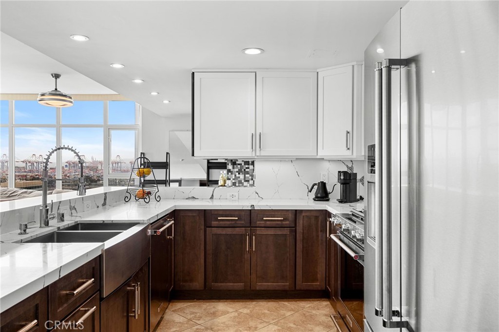 400 W Ocean Boulevard 1603