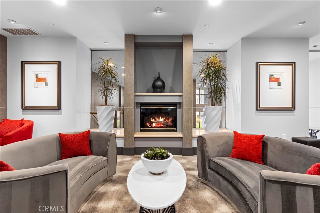 400 W Ocean Boulevard 1603