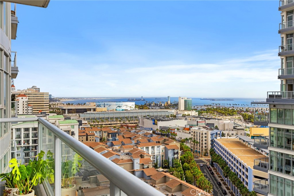 400 W Ocean Boulevard 1603