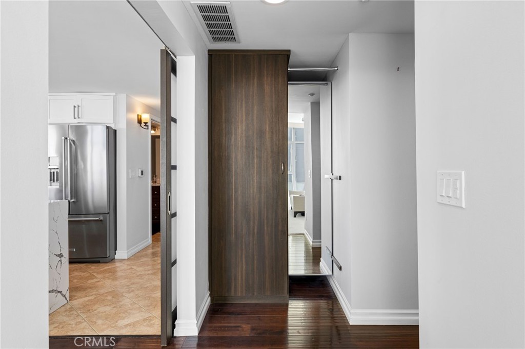 400 W Ocean Boulevard 1603