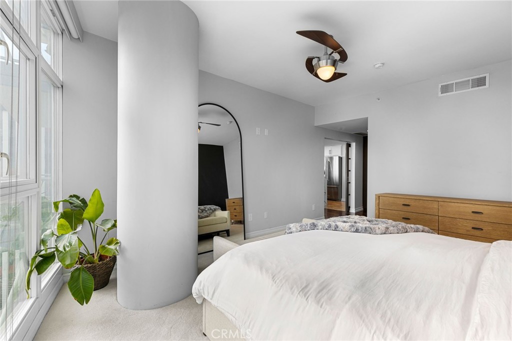 400 W Ocean Boulevard 1603