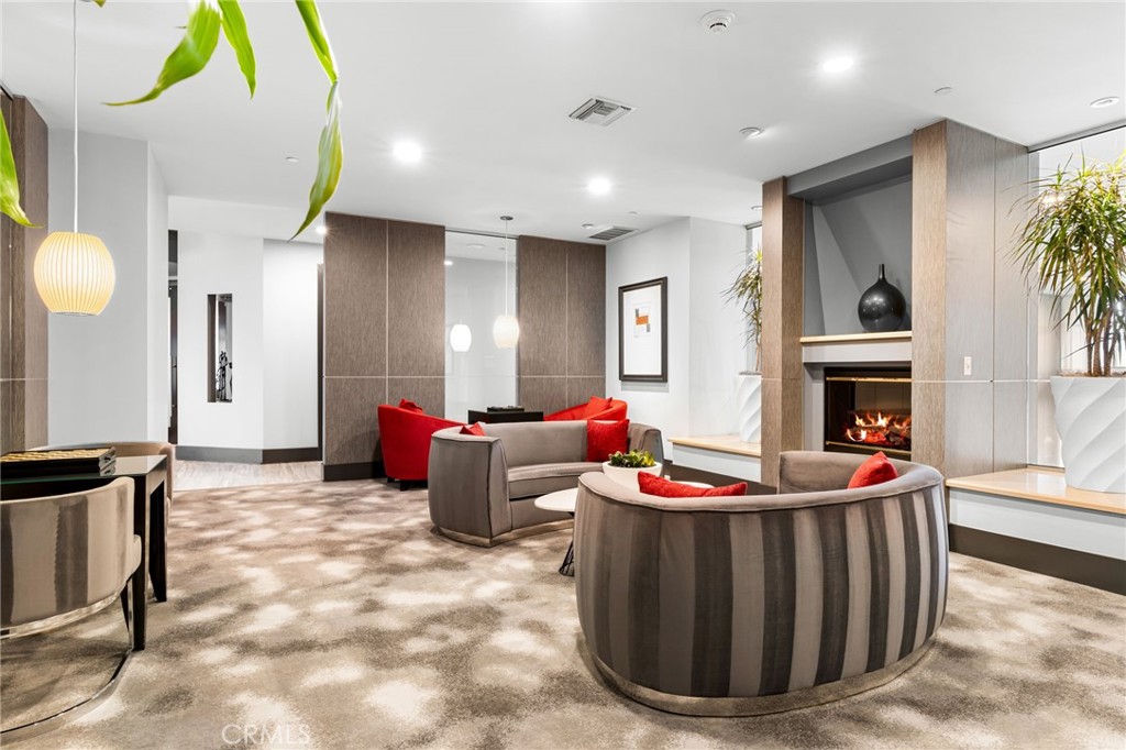 400 W Ocean Boulevard 1603