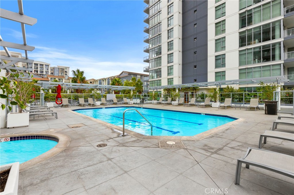 400 W Ocean Boulevard 1603