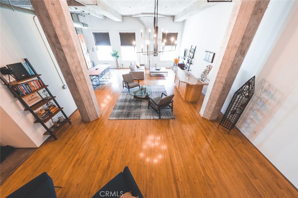 115 W 4th Street Unit: 211