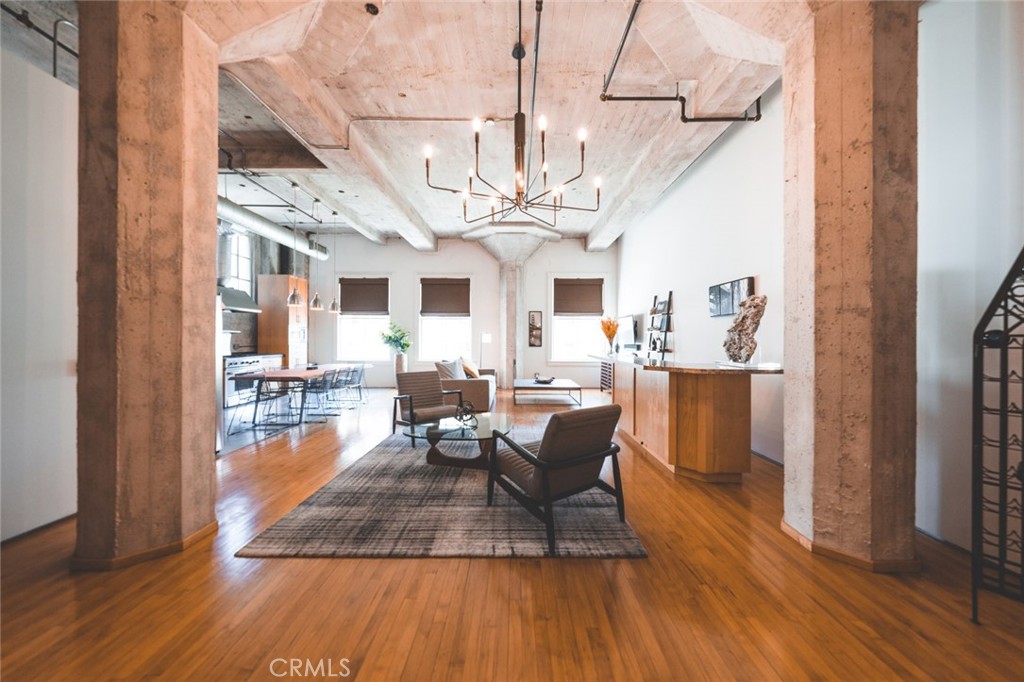 115 W 4th Street Unit: 211