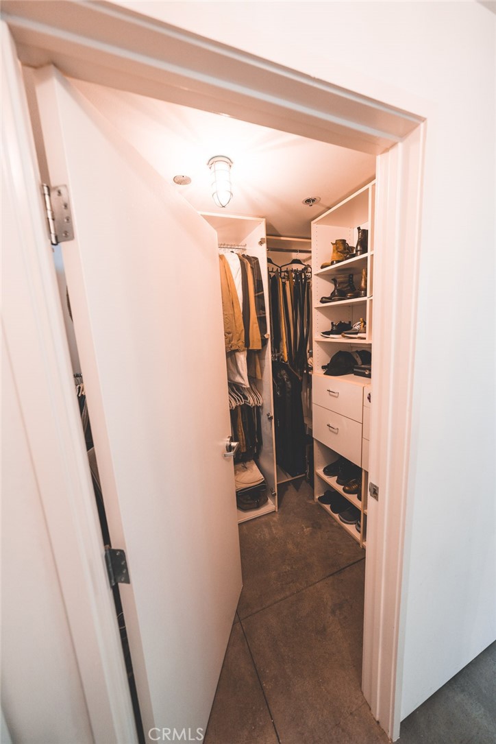 115 W 4th Street Unit: 211