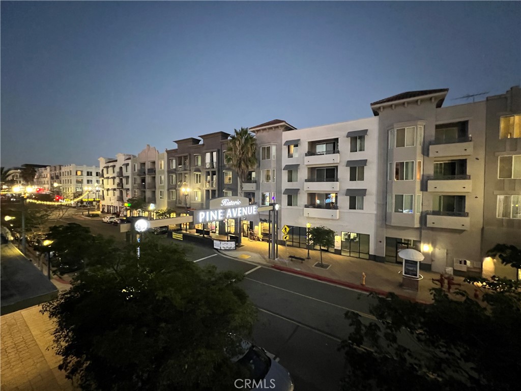 115 W 4th Street Unit: 211